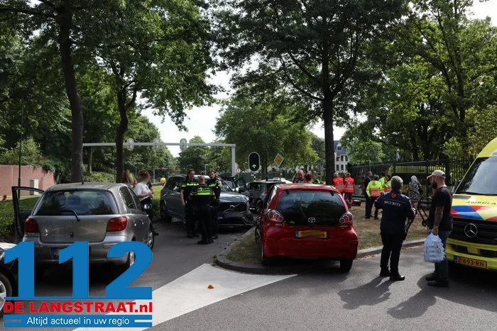 Gewonden bij ongeval in Kaatsheuvel, auto’s botsen vlakbij Efteling 8 Gewonden bij ongeval in Kaatsheuvel, auto’s botsen vlakbij Efteling 112 De Langstraat