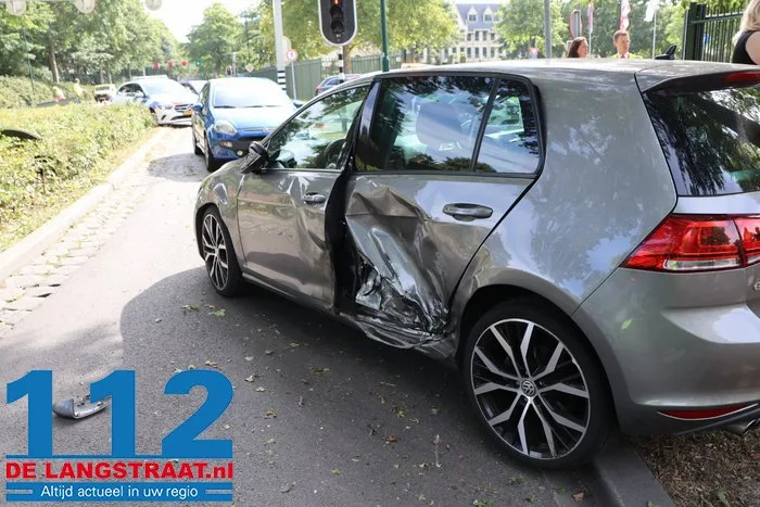 Gewonden bij ongeval in Kaatsheuvel, auto’s botsen vlakbij Efteling 13 Gewonden bij ongeval in Kaatsheuvel, auto’s botsen vlakbij Efteling 112 De Langstraat