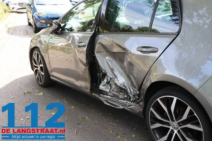 Gewonden bij ongeval in Kaatsheuvel, auto’s botsen vlakbij Efteling 14 Gewonden bij ongeval in Kaatsheuvel, auto’s botsen vlakbij Efteling 112 De Langstraat