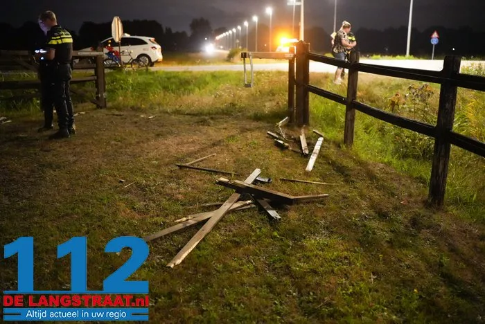 Automobilist belandt in weiland bij ongeluk in Drunen: onder invloed en aangehouden 4 Automobilist belandt in weiland bij ongeluk in Drunen: onder invloed en aangehouden 112 De Langstraat