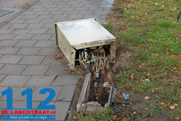 Bestuurder rijdt stroomkast omver en gaat ervandoor in Waalwijk 112 De Langstraat
