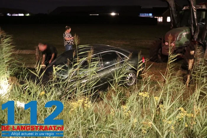 Automobilist belandt in weiland bij ongeluk in Drunen: onder invloed en aangehouden 8 Automobilist belandt in weiland bij ongeluk in Drunen: onder invloed en aangehouden 112 De Langstraat