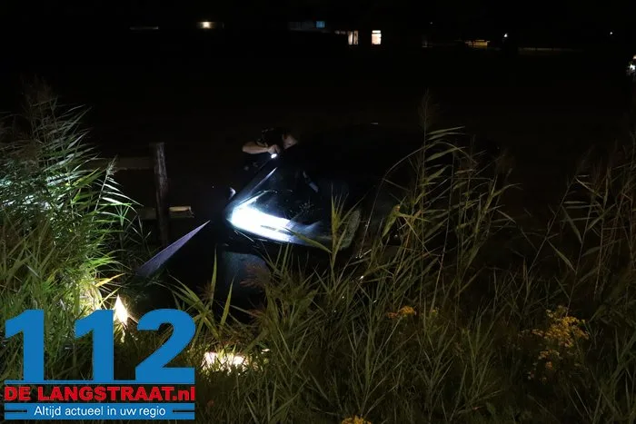 Automobilist belandt in weiland bij ongeluk in Drunen: onder invloed en aangehouden 11 Automobilist belandt in weiland bij ongeluk in Drunen: onder invloed en aangehouden 112 De Langstraat