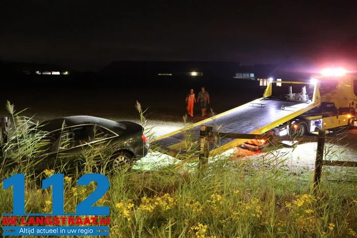 Automobilist belandt in weiland bij ongeluk in Drunen: onder invloed en aangehouden 12 Automobilist belandt in weiland bij ongeluk in Drunen: onder invloed en aangehouden 112 De Langstraat