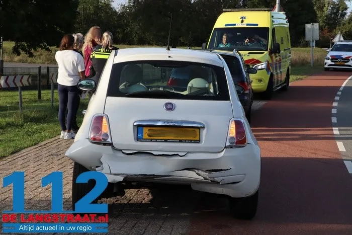 Auto’s fors beschadigd bij ongeval in Oudheusden: bestuurder nagekeken in de ambulance 112 De Langstraat