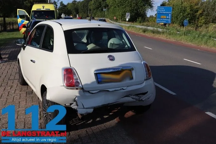 Auto’s fors beschadigd bij ongeval in Oudheusden: bestuurder nagekeken in de ambulance 112 De Langstraat
