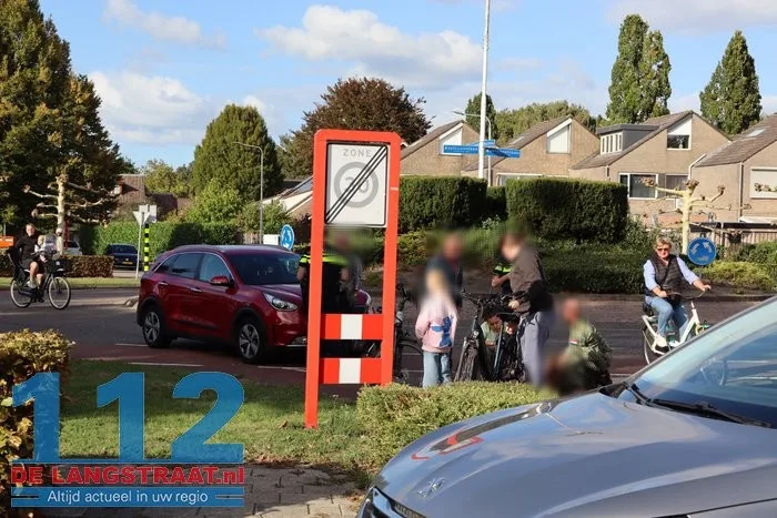 Oudere fietsster raakt zwaargewond bij botsing met auto in Drunen, omstanders komen snel in actie 1 Oudere fietsster raakt zwaargewond bij botsing met auto in Drunen, omstanders komen snel in actie 112 De Langstraat