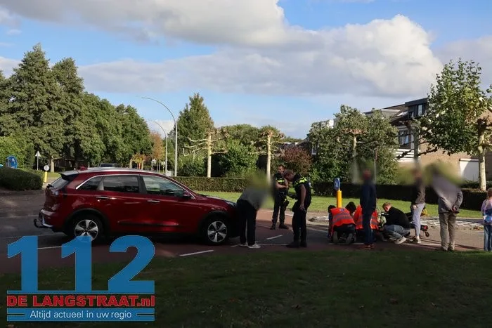 Oudere fietsster raakt zwaargewond bij botsing met auto in Drunen, omstanders komen snel in actie 4 Oudere fietsster raakt zwaargewond bij botsing met auto in Drunen, omstanders komen snel in actie 112 De Langstraat