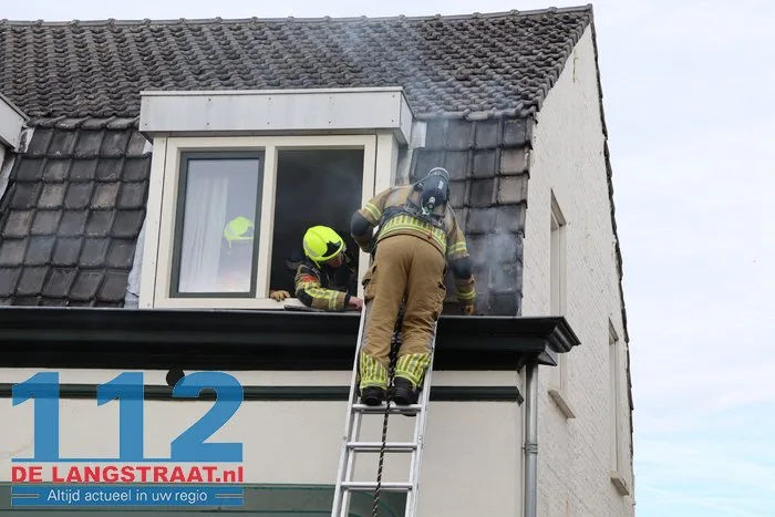 Dak en goot beschadigd door brand tijdens solderen in Kaatsheuvel 112 De Langstraat