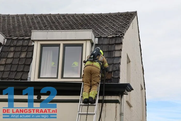 Dak en goot beschadigd door brand tijdens solderen in Kaatsheuvel 112 De Langstraat