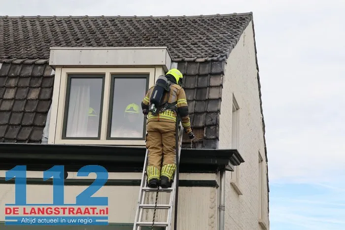 Dak en goot beschadigd door brand tijdens solderen in Kaatsheuvel 112 De Langstraat