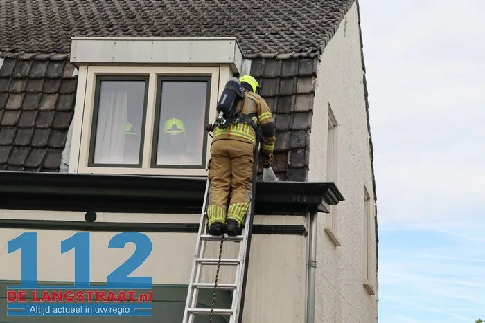 Dak en goot beschadigd door brand tijdens solderen in Kaatsheuvel 112 De Langstraat