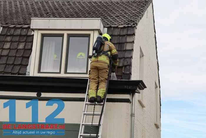 Dak en goot beschadigd door brand tijdens solderen in Kaatsheuvel 112 De Langstraat