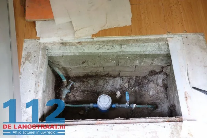 Waterleiding gesprongen in de Groen van Prinstererlaan in Vlijmen 112 De Langstraat