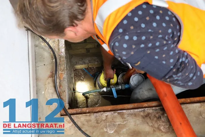 Waterleiding gesprongen in de Groen van Prinstererlaan in Vlijmen 112 De Langstraat