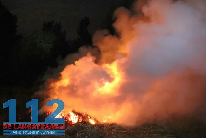 Berg hooi en riet in brand aan Meidoornweg in Waalwijk 2 Berg hooi en riet in brand aan Meidoornweg in Waalwijk 112 De Langstraat