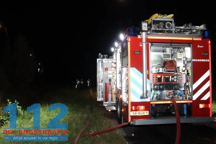Berg hooi en riet in brand aan Meidoornweg in Waalwijk 14 Berg hooi en riet in brand aan Meidoornweg in Waalwijk 112 De Langstraat