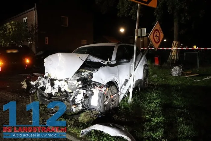 Achtervolging eindigt in zware crash in Waalwijk 112 De Langstraat