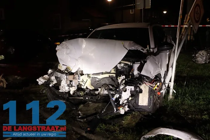 Achtervolging eindigt in zware crash in Waalwijk 112 De Langstraat