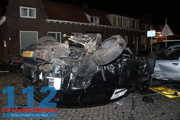 Achtervolging eindigt in zware crash in Waalwijk 112 De Langstraat