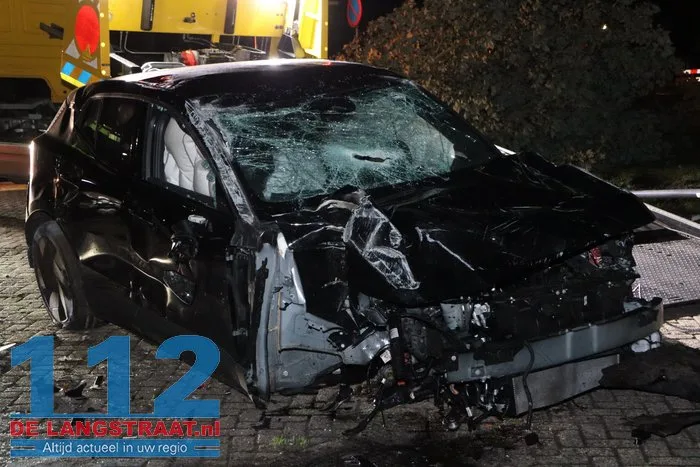 Achtervolging eindigt in zware crash in Waalwijk 112 De Langstraat