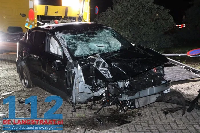 Achtervolging eindigt in zware crash in Waalwijk 112 De Langstraat