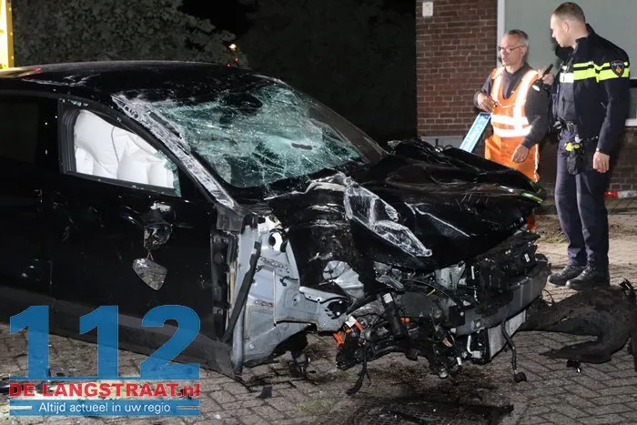 Achtervolging eindigt in zware crash in Waalwijk 112 De Langstraat
