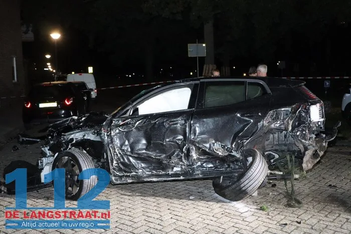 Achtervolging eindigt in zware crash in Waalwijk 112 De Langstraat