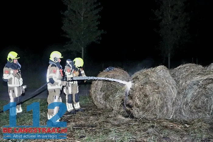 Wederom hooibalen in brand Meidoornweg Waalwijk 8 Wederom hooibalen in brand Meidoornweg Waalwijk 112 De Langstraat