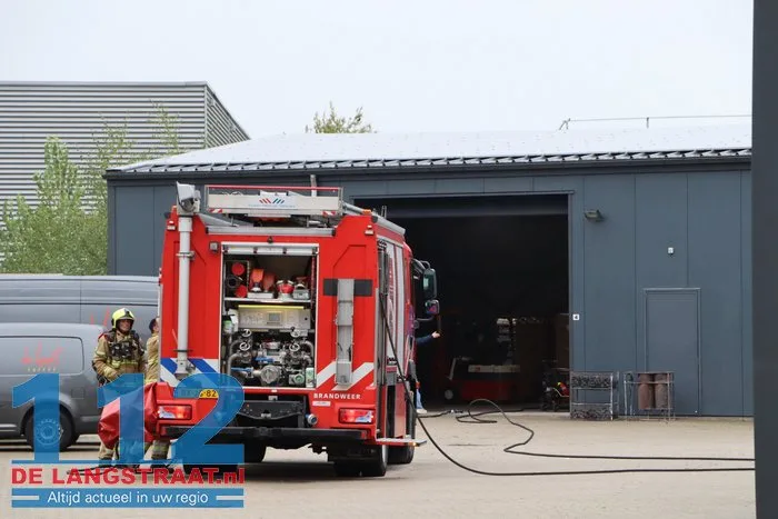 Brand bij koffieleverancier op industrieterrein Nieuwkuijk 2 Brand bij koffieleverancier op industrieterrein Nieuwkuijk 112 De Langstraat