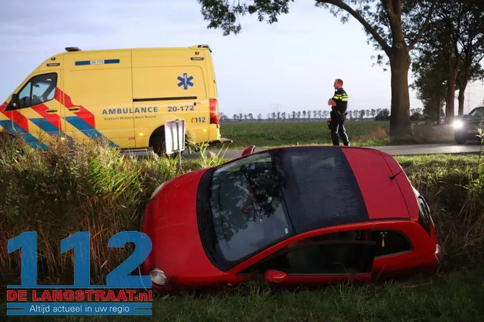 Auto in de sloot Vogelenzangweg Dongen 112 De Langstraat