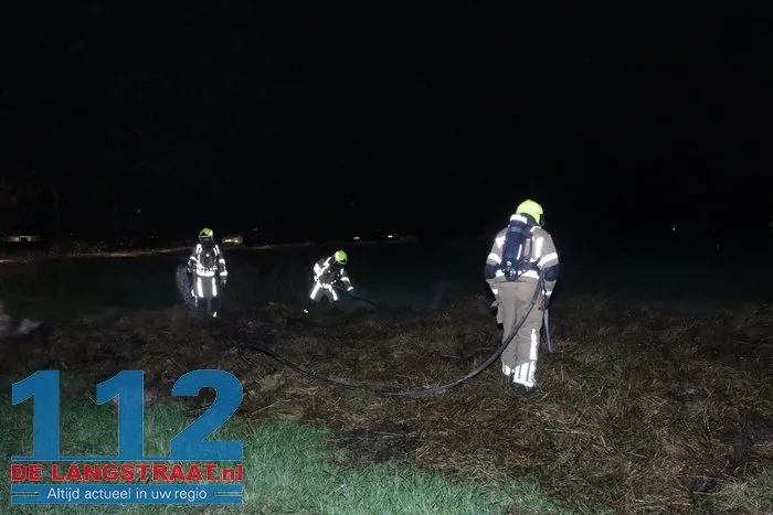 Wederom staat flinke berg gemaaid gras in brand Sprang-Capelle 112 De Langstraat