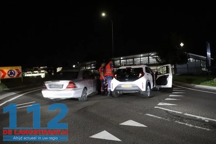 Auto’s botsen op rotonde Biesbosweg in Waalwijk, één bestuurder lichtgewond 112 De Langstraat