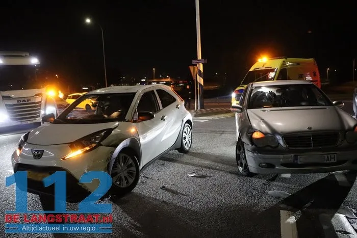 Auto’s botsen op rotonde Biesbosweg in Waalwijk, één bestuurder lichtgewond 112 De Langstraat