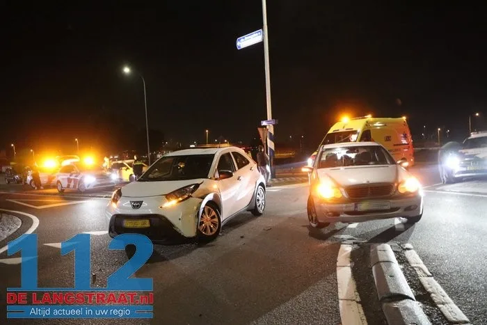 Auto’s botsen op rotonde Biesbosweg in Waalwijk, één bestuurder lichtgewond 112 De Langstraat