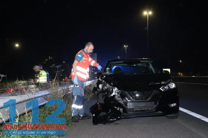 Vrouw steekt A59 bij Waalwijk over, wordt aangereden en overlijdt ter plekke: snelweg uren afgesloten 112 De Langstraat