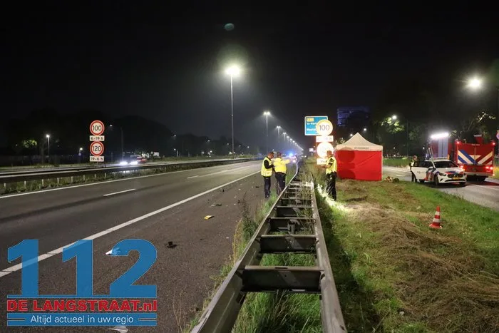 Vrouw steekt A59 bij Waalwijk over, wordt aangereden en overlijdt ter plekke: snelweg uren afgesloten 112 De Langstraat