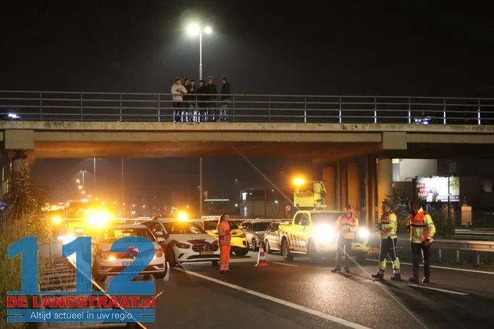 Vrouw steekt A59 bij Waalwijk over, wordt aangereden en overlijdt ter plekke: snelweg uren afgesloten 112 De Langstraat