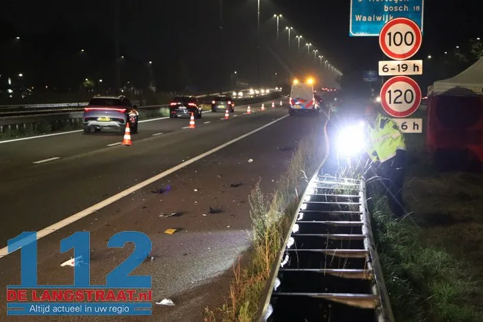 Vrouw steekt A59 bij Waalwijk over, wordt aangereden en overlijdt ter plekke: snelweg uren afgesloten 112 De Langstraat