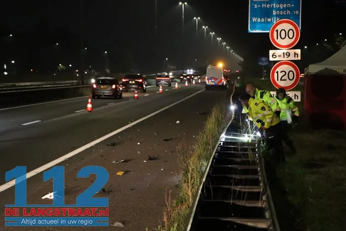 Vrouw steekt A59 bij Waalwijk over, wordt aangereden en overlijdt ter plekke: snelweg uren afgesloten 112 De Langstraat