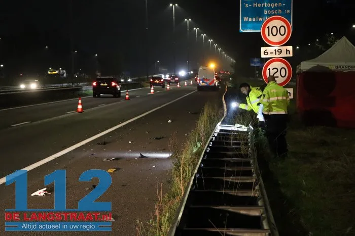 Vrouw steekt A59 bij Waalwijk over, wordt aangereden en overlijdt ter plekke: snelweg uren afgesloten 112 De Langstraat