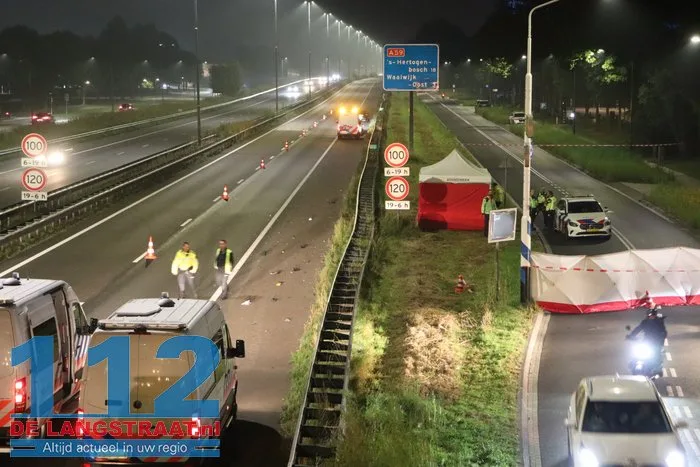 Vrouw steekt A59 bij Waalwijk over, wordt aangereden en overlijdt ter plekke: snelweg uren afgesloten 112 De Langstraat