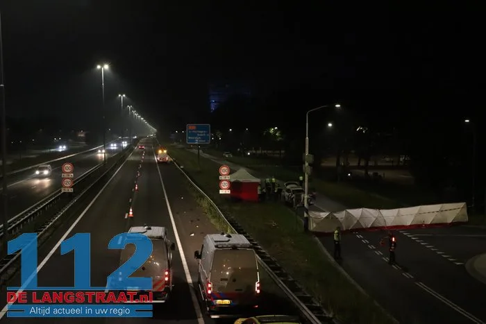 Vrouw steekt A59 bij Waalwijk over, wordt aangereden en overlijdt ter plekke: snelweg uren afgesloten 112 De Langstraat