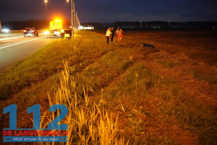 Auto in sloot na aanrijding met doorgereden busje op A59 Sprang-Capelle 5 Auto in sloot na aanrijding met doorgereden busje op A59 Sprang-Capelle 112 De Langstraat