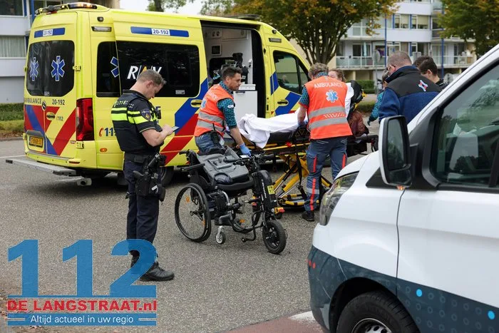 Vrouw in elektrische rolstoel lichtgewond bij aanrijding in Waalwijk 2 Vrouw in elektrische rolstoel lichtgewond bij aanrijding in Waalwijk 112 De Langstraat