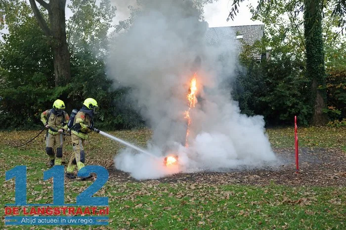 Glijbaan in brand bij Willaertpark in Waalwijk: politie vermoedt brandstichting 3 Glijbaan in brand bij Willaertpark in Waalwijk: politie vermoedt brandstichting 112 De Langstraat