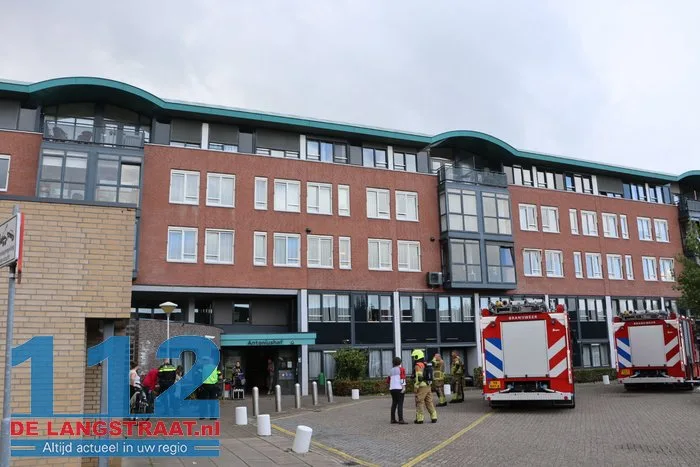 Brand op balkon bij Antoniushof in Waalwijk zorgt voor veel rook: meerdere mensen naar ziekenhuis 1 Brand op balkon bij Antoniushof in Waalwijk zorgt voor veel rook: meerdere mensen naar ziekenhuis 112 De Langstraat