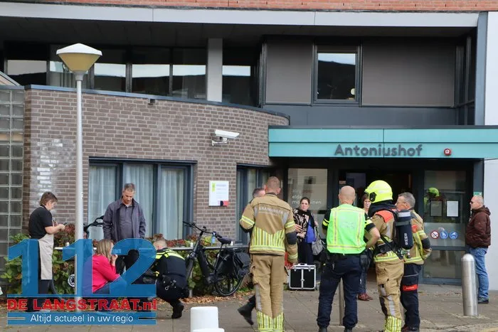 Brand op balkon bij Antoniushof in Waalwijk zorgt voor veel rook: meerdere mensen naar ziekenhuis 2 Brand op balkon bij Antoniushof in Waalwijk zorgt voor veel rook: meerdere mensen naar ziekenhuis 112 De Langstraat