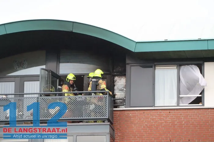Brand op balkon bij Antoniushof in Waalwijk zorgt voor veel rook: meerdere mensen naar ziekenhuis 5 Brand op balkon bij Antoniushof in Waalwijk zorgt voor veel rook: meerdere mensen naar ziekenhuis 112 De Langstraat