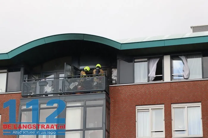Brand op balkon bij Antoniushof in Waalwijk zorgt voor veel rook: meerdere mensen naar ziekenhuis 10 Brand op balkon bij Antoniushof in Waalwijk zorgt voor veel rook: meerdere mensen naar ziekenhuis 112 De Langstraat